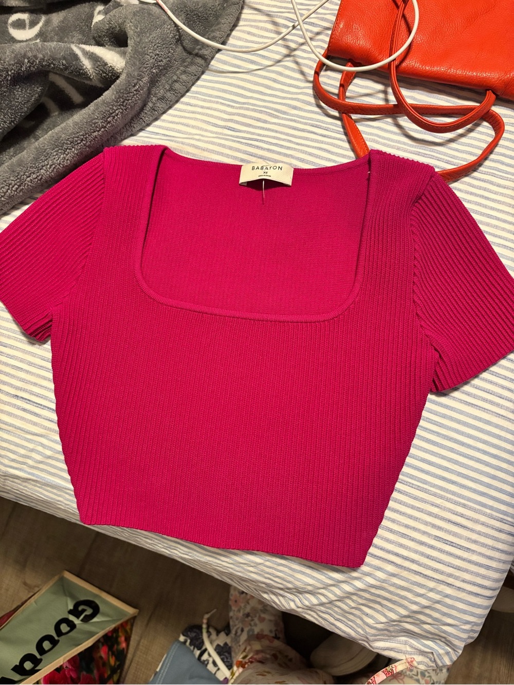 Aritzia Babaton Sculpt Knit Squareneck Short Sleeve Crop Top magenta XS